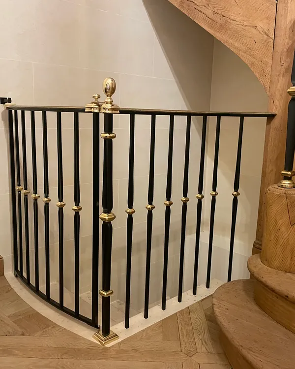 Ouvrage de métallerie et ferronnerie fine, garde-corps ou menuiserie sur mesure